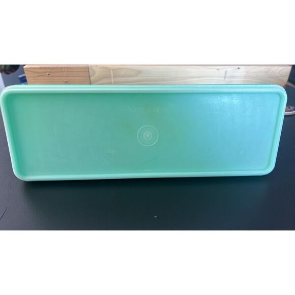 Vintage Tupperware Green Vegetable Salad Keeper Container  Celery 2 piece - Picture 3 of 4